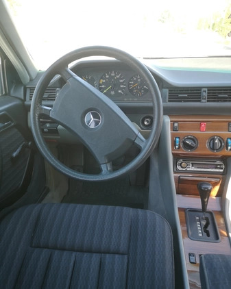 Mercedes-Benz W124 (1984-1993) cena 8999 przebieg: 346170, rok produkcji 1988 z Szczecin małe 529